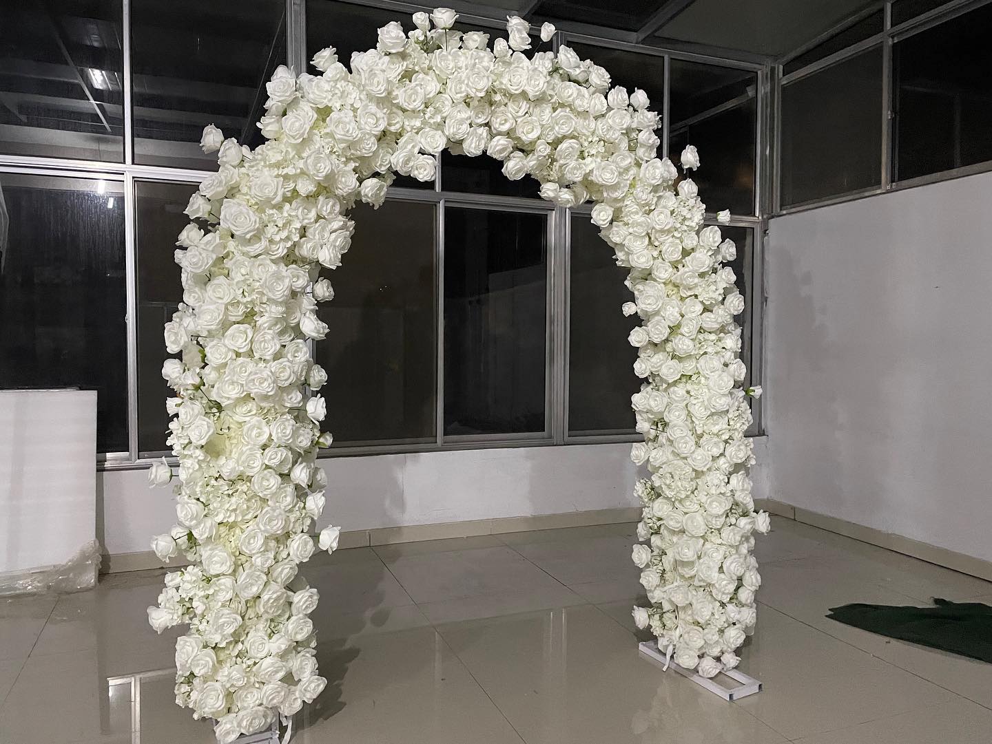 8ft white curved arch